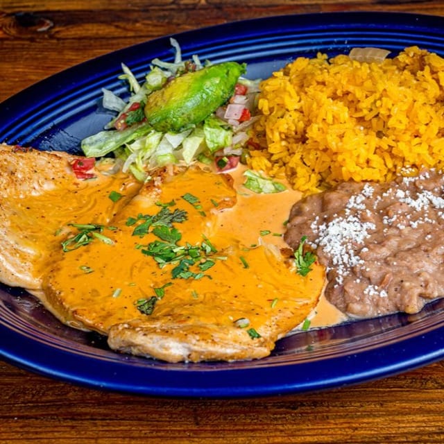 Chicken Breast in Chipotle Sauce / Pollo en Salsa De Chipotle.