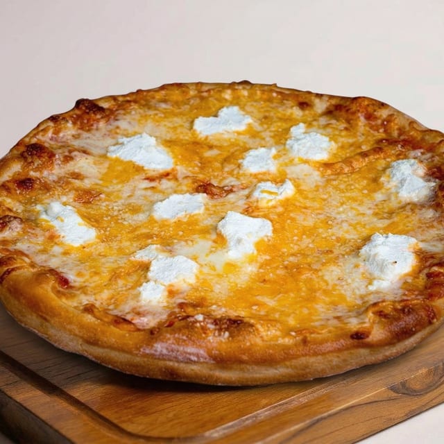 Four Cheese Pizza/Pizza Quatro Queso.